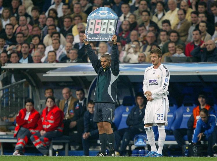Hverken Real Madrid eller David Beckham kan leve med, at den berømte fodboldspiller sidder på bænken, siger et anonymt bestyrelsesmedlem i Real Madrid. 