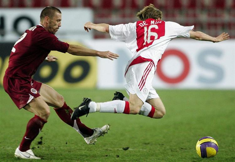 Ajax snublede og tabte 0-3 i opgøreret mod Sparta Rotterdam. Her Ajax's Tom De Mul(til højre) i en tidligere UEFA-Cup kamp. 