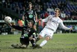 Randers' Ralf Pedersen kan ikke forhindre Fredrik Berglund i at score til 2-0 for hjemmeholdet i første halvleg af den udsatte kamp fra SAS-ligaens tredje runde mellem FC København og Randers FC i Parken i København. 