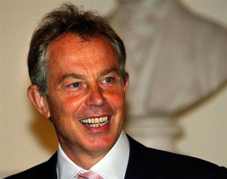 Den britiske premierminister Tony Blair skal både møde statsministeren og socialdemokraternes formand Helle Thorning-Schmidt under sit besøg i Danmark. 