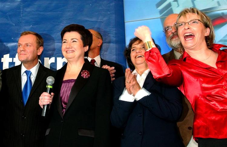 Hanna Gronkiewicz-Waltz (nr. to fra venstre) bliver Warszawas første kvindelige borgmester. 