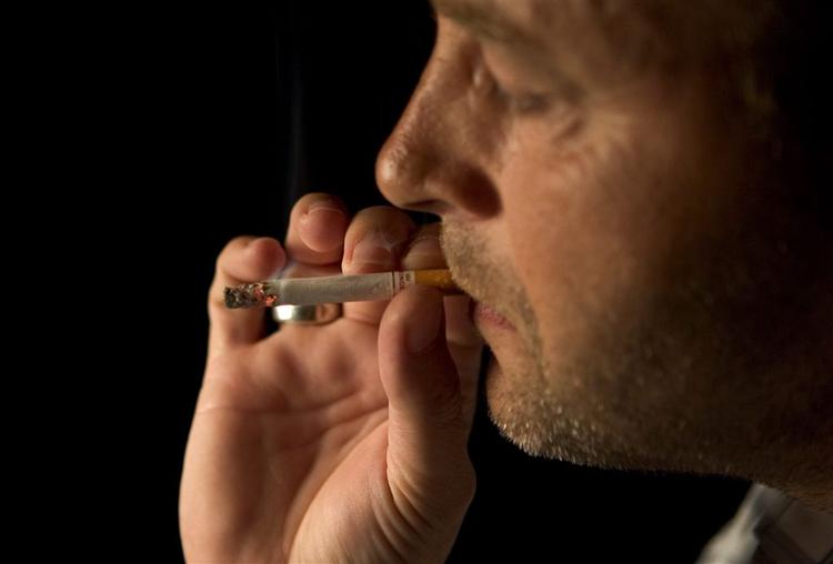 Cigaretterne skal lægges helt på hylden, hvis man vil forbedre sine chancer for et sundt liv. 