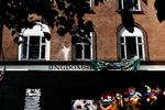 De unge vil ikke forlade Ungdomshuset på Nørrebro. 