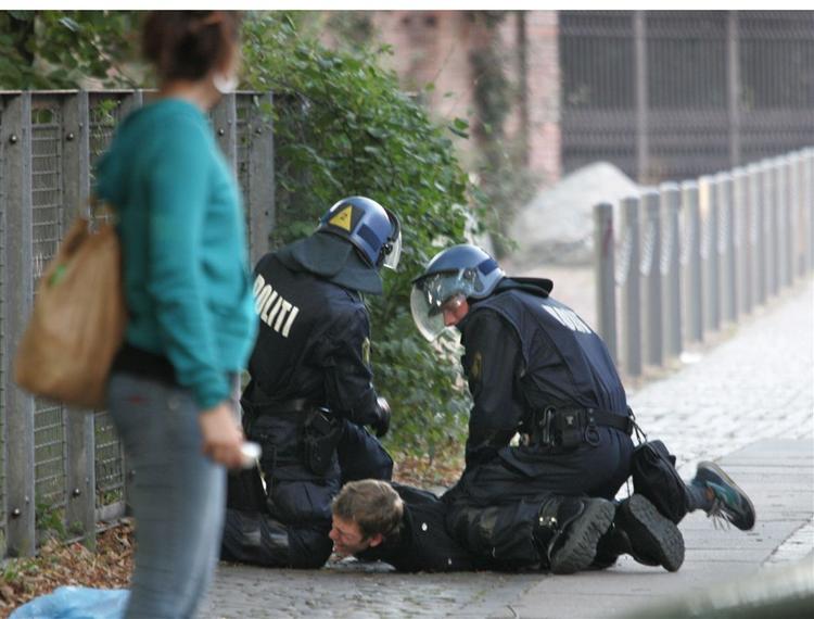 Ungdomshuset mener, at politiet misbrugte deres magt under gårsdagens uroligheder på Nørrebro. 