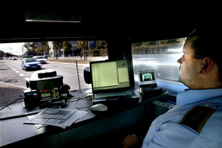 Politiets fartkontrol fanger også betjente hvert år. 