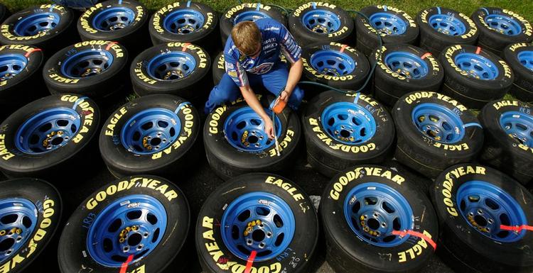 Det syntetiske gummi bliver især solgt til dækproducenter som for eksempel Goodyear og Michelin 