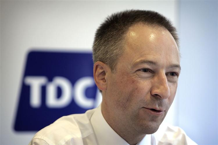 TDC's koncernchef, Jens Adler, varsler, at der hvert år skal nedlægges mellem fem og syv procent af stillingerne om året. 