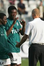 Viborg har i dag valgt at fritstille Raoul Kouakou (i midten.) 