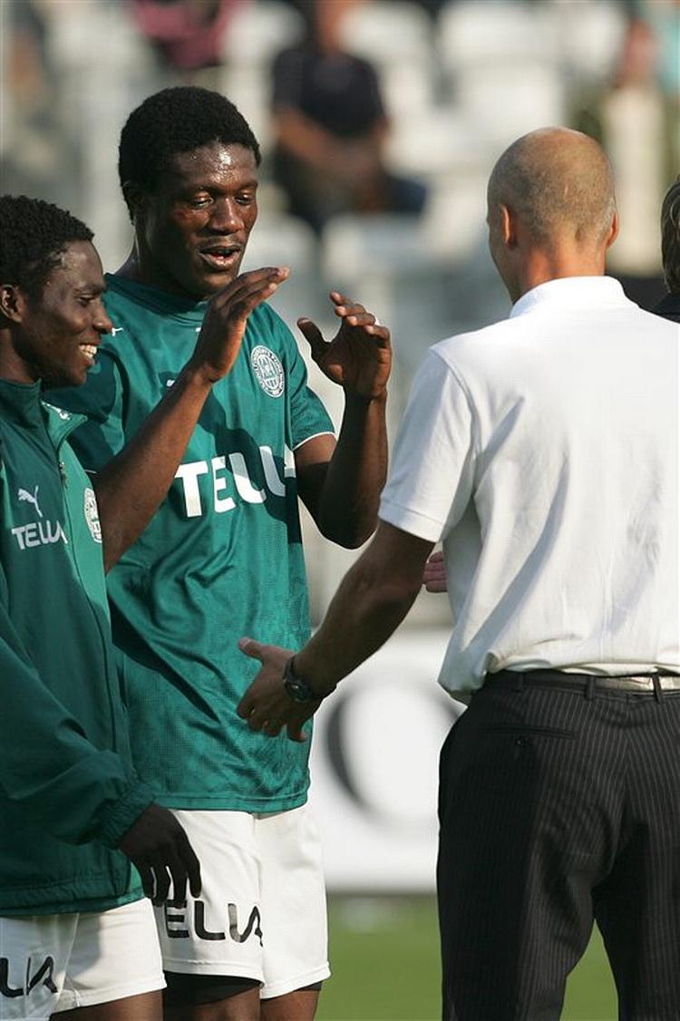 Viborg har i dag valgt at fritstille Raoul Kouakou (i midten.) 