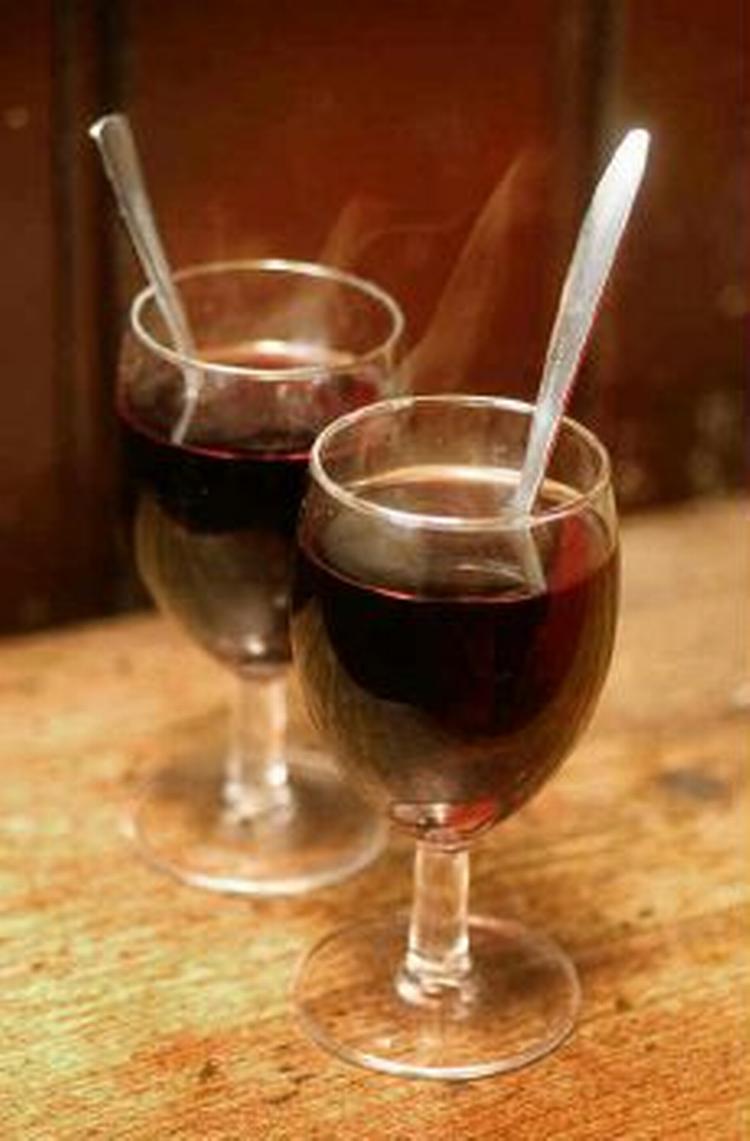 Gløggs lave PH-værdi opløser kobberrester, der kan sidde i gryder. - Arkivfoto: Camilla Stephan 