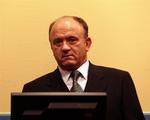 Den tidligere bosnisk-serbiske general, Stanislav Galic, er blevet idømt livsvarigt fængsels ved FN's krigsforbryderdomstol. Han havde ansvaret for belejringen af Sarajevo, som kostede cirka 12.000 mennesker livet. 