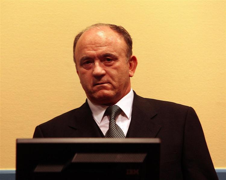 Den tidligere bosnisk-serbiske general, Stanislav Galic, er blevet idømt livsvarigt fængsels ved FN's krigsforbryderdomstol. Han havde ansvaret for belejringen af Sarajevo, som kostede cirka 12.000 mennesker livet. 