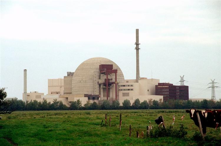 Hvis Litvinenko blev myrdet af en enkelt mand, skulle vedkommende blandt andet have adgang til sin egen atomreaktor. På billedet ses atomreaktoren i Brokdorf i Tyskland. 