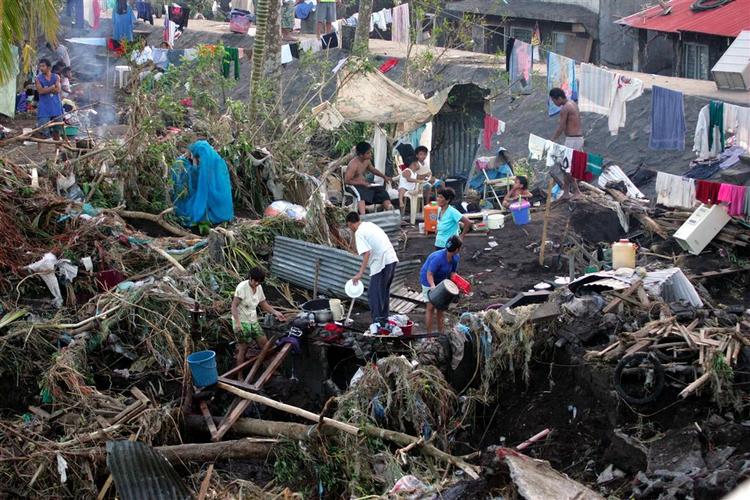 Mere end 3.300 filippinske familier har mistet deres hjem efter tyfonen Durian 