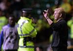 Havde Celtic og manager Gordon Strachan kunnet bestemme, var det Celtics hvid-grønne trøje Henrik Larsson snart ville iføre sig. 