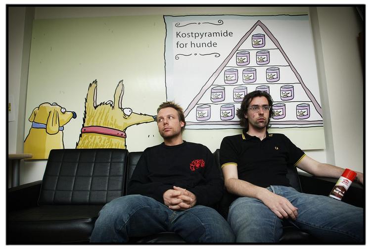 Mundvigene gik noget mere opad end på dette billede, da Michael Wulff og Anders Morgenthaler med lidt hjælp fra publikum fik fabrikeret ti striber på en time. 