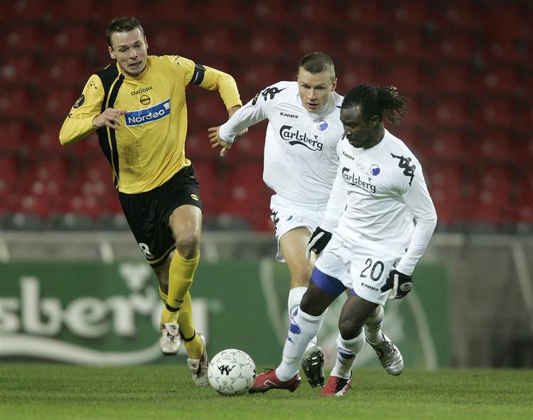 Lillestrøms Arild Sundgot ( tv ), FCks  Michael Gravgaard og Razak Pimpong,  da FC København søndag tog imod Lillestrøm i Royal League. 
