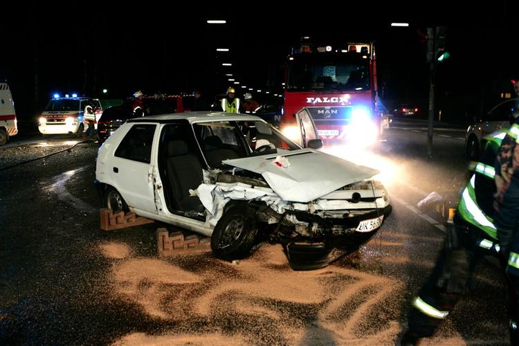 Antallet af trafikdræbte falder. Men der er ikke kommet færre bilskader. 