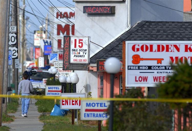 Fire prostituerede blev fundet dræbt bag en række moteller i Egg Harbor Township i nærheden af Atlantic City. 