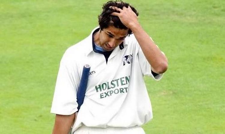 Amjad Khan under en kamp for sin klub Kent. 