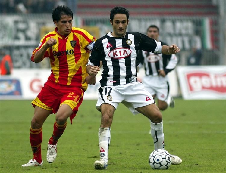 Davide di Michele (th.) her i kamp for sin tidligere klub Udinese er blandt de mistænkte i ny skandale i italiensk fodbold. 