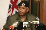 Hærchefen på Fiji, Frank Bainimarama, har formelt ladet sig indsætte som ny leder af øriget i Stillehavet. 