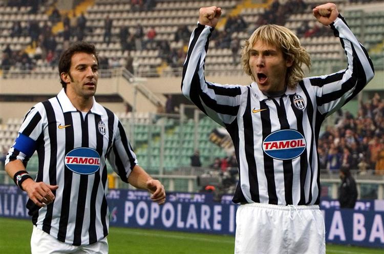 Nedved er fortørnet over en straf på fem dages karantæne. Nu truer han med helt at trække sig. 