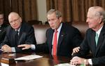 Den amerikanske præsident Bush blev tidligere i dag briefet af de to formænd for Iraq Study Group, Lee Hamilton (t.v.) og James Baker (t.h.). 