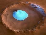 Arkivfoto af is på bunden af krater på Mars' overflade. 