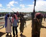 Medlemmer af de Islamiske Domstole patruljerer i Mogadishu under en anti-etiopisk demonstration. 