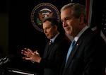 USA's præsident George Bush erkender, at der skal tænkes nyt, hvis situationen i Irak skal forbedres. 
