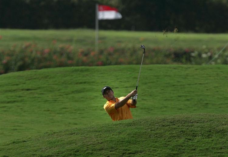 Sydafrikaneren Richard Sterne har sammen med Rory Sabbatini lagt sig i spidsen for World Cup på Barbados. 