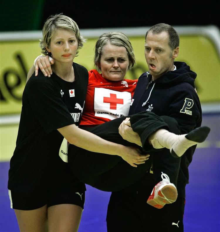 Rikke Nielsen vred pludselig om på foden under fredagens træning. 