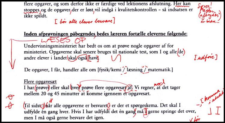 Her ses det oprindelige dokument med røde streger fra Politikens korrekturlæsere. 