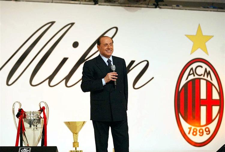 Silvio Berlusconi har stort set opgivet at vinde mesterskabet i denne sæson. I stedet forudser han, at det ender hos rivalerne fra Inter. 