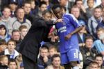 Ghanesiske Michael Essien er blandt de ni Chelsea-spiller, som ifølge manager Mourinho er 'untouchable'. 