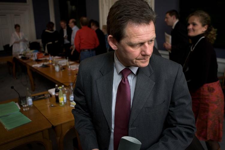 En rapport fra Rigsrevisionen sætter nu atter hårdt pres på Lars Barfoed (K). 