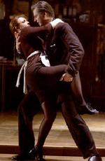 Der danses tango, spises chips og spilles på synthesizer i denne iscenesættelse af 'Figaros Bryllup' 