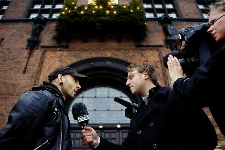 »Det eneste rigtige vil være, om politikerne løser det problem, de selv har skabt, siger Adam fra Ungdomshuset foran Rådhuset i København. 