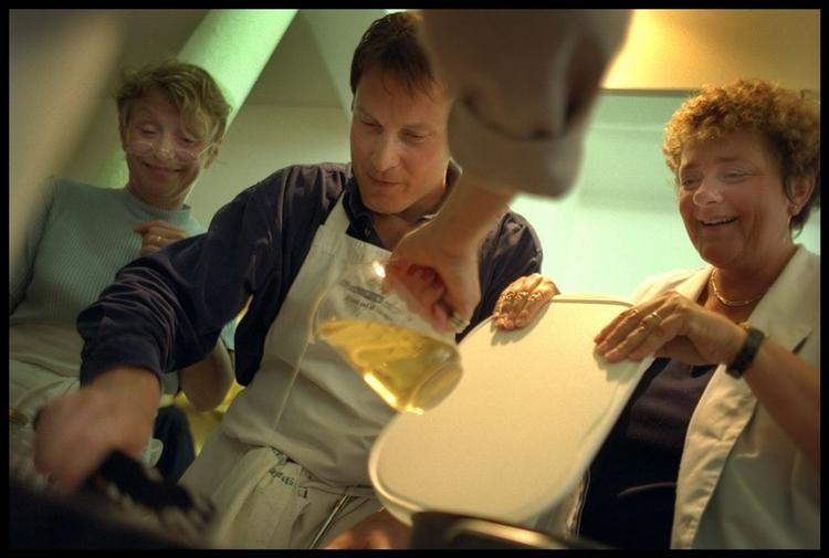 Der er ikke noget galt med hygiejnen i Claus Meyers køkken, konkluderer Fødevarestyrelsen. Det var en syg kok, der smittede 90 af Meyers frokostkunder med Roskildesyge. 