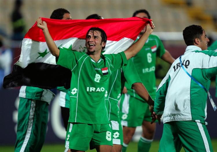 Samer Mujbel jubler over Iraks 1-0-sejr i semifinalen over Sydkorea. 