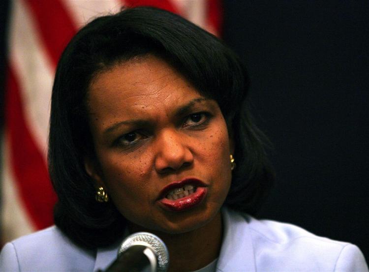 USA's udenrigsminister, Condoleezza Rice, går imod Baker-rapportens anbefalinger om at inddrage Iraks naboer i løsningen af landets problemer. 