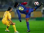 Den boldtryllende Ronaldinho(th.) som formentlig vil være blandt de Champions League stjerner UEFA vil præsentere i et nyt tv-program for de unge, for at skærpe deres interesse for fodbold. 