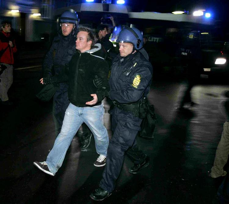 Endnu en gang lagde Nørrebro gaderne til, da unge demonstranter tørnede sammen med politi. 