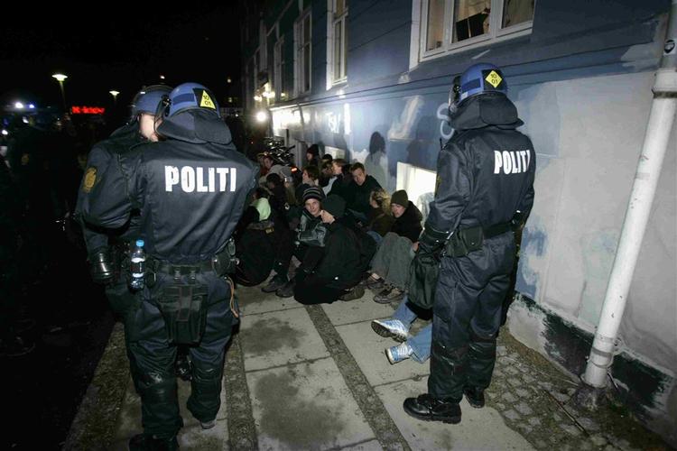 Politiet måtte skride til adskillige anholdelser under sammenstødene på Nørrebro. 