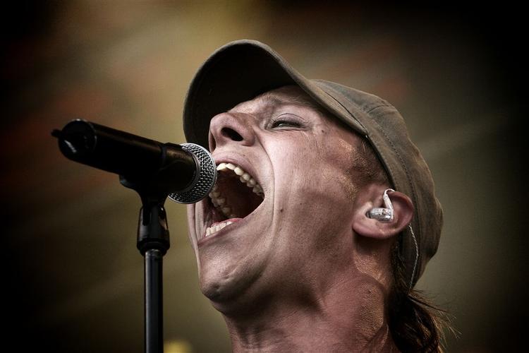 Johan Olsen fra Magtens Korridorer tager afstand fra optøjerne på Nørrebro, selv om han er blandt Ungdomshusets støtter. 