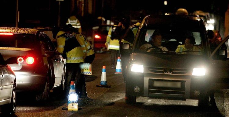Britisk politi stoppede bilerne på Handford Road i Ipswich for at spørge, om nogen har set den myrdede Paula Clenell. Hun blev sidst set i live i gaden for en uge siden. 