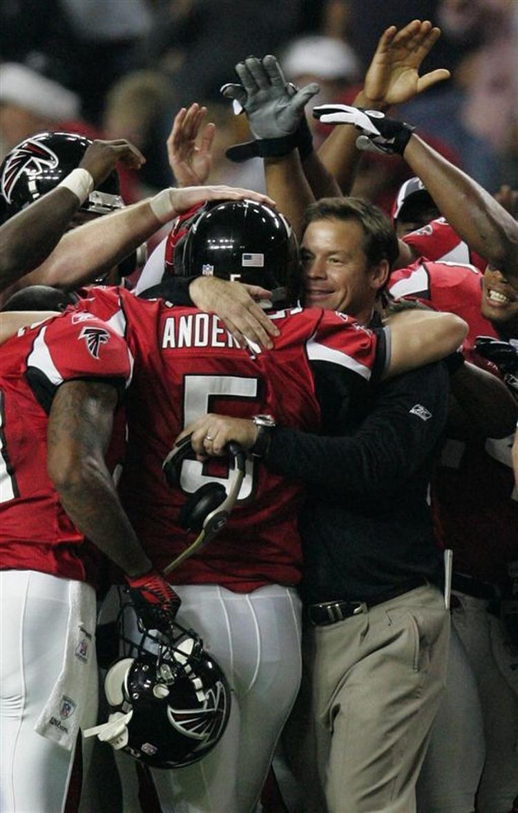 Morten Andersen omringes af holdkammeraterne efter den rekordgivende scoring. 