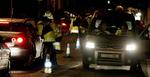 Britisk politi laver en razzia på Handford Road i Ipswich i forbindelse med mordene på en række prostituerede. 
