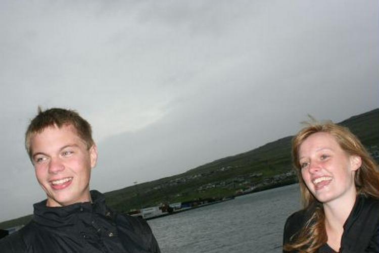Asbjørn Stub Jacobsen og Susannah Keller Finn vil stå nede på havnen og spejde efter Vædderen torsdag morgen, hvor skibet ventes at ankomme. - Foto: Anders Legarth Schmidt 